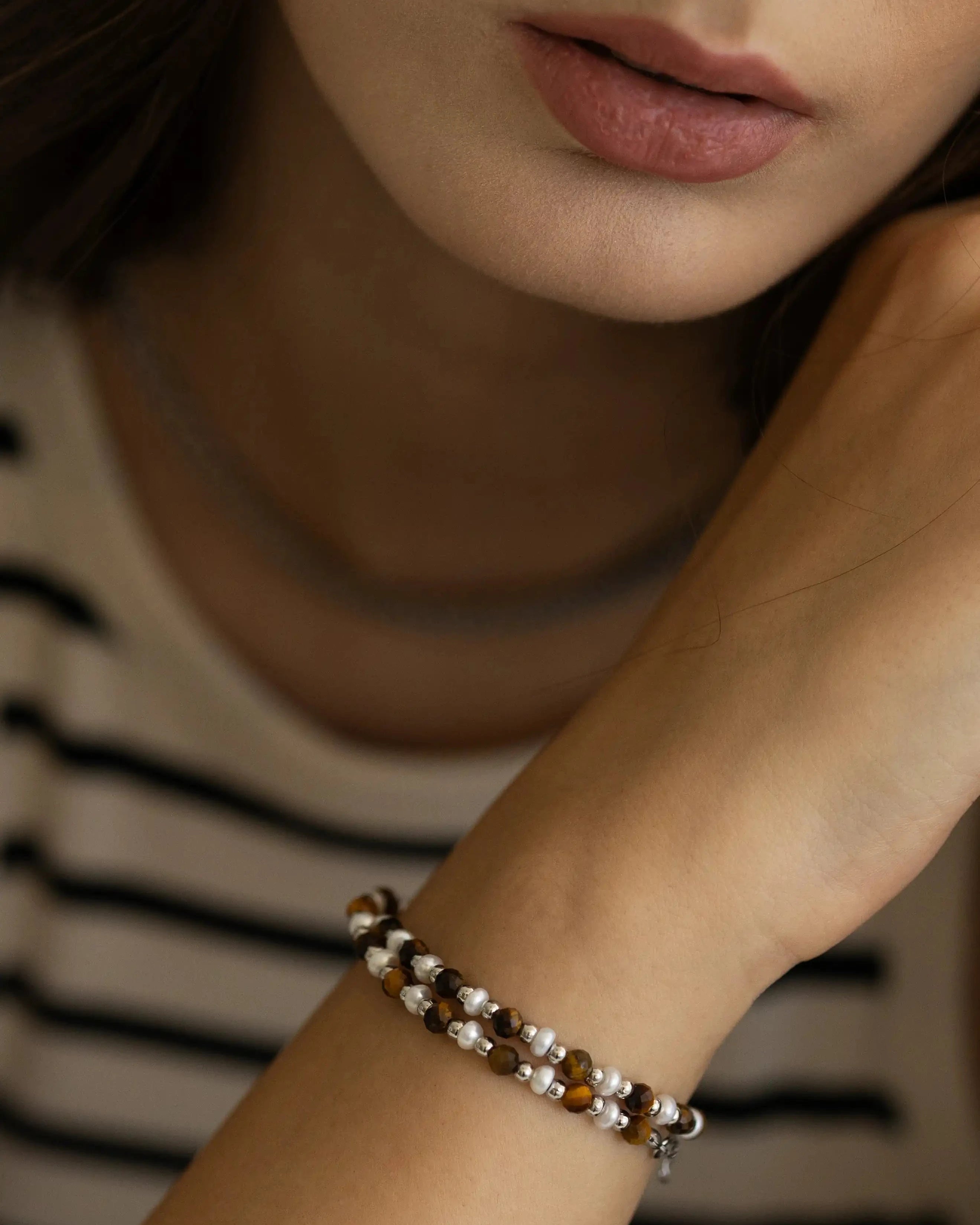 Dámsky Ovínací Náramok - Tiger Eye, Freshwater Pearl & Silver