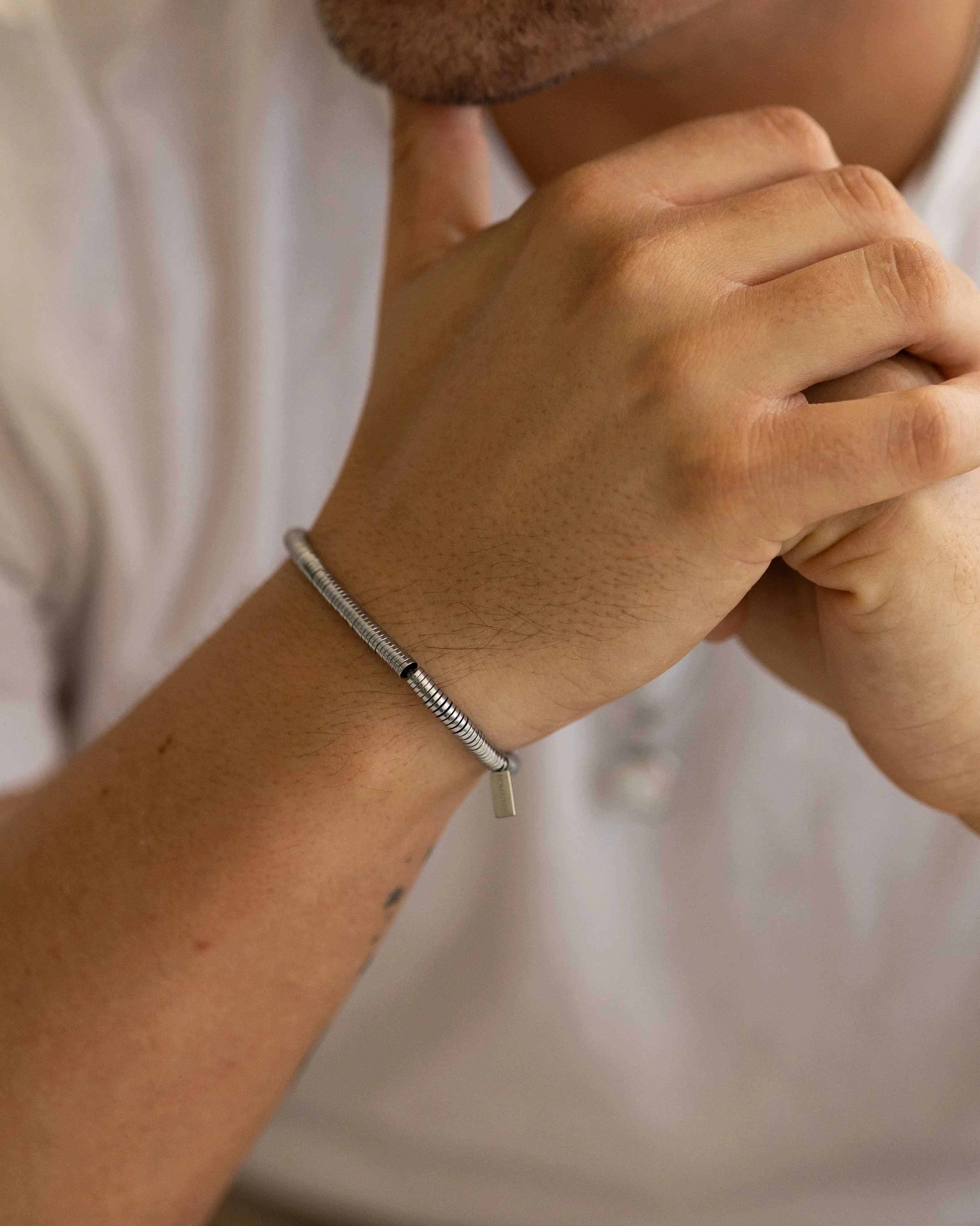 Pánsky Elastický Náramok - Heishi Hematite & Silver